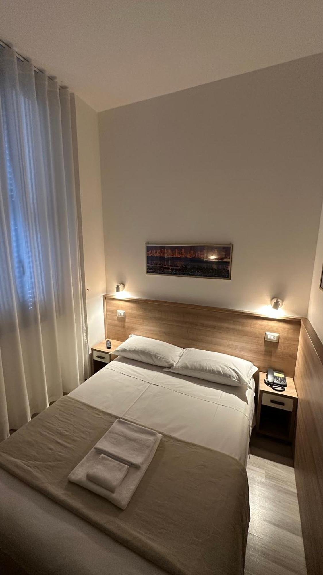 Small Double Room,1689833643:JPEG