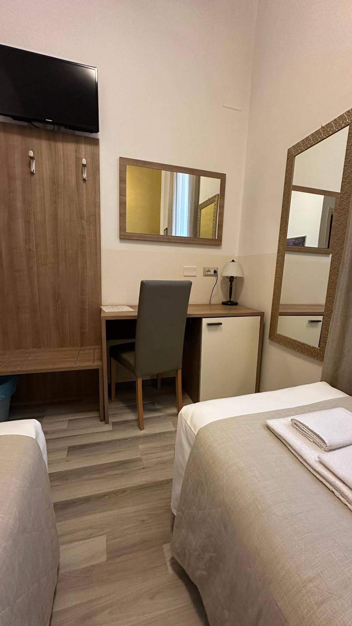 Twin Room,1689833667:JPEG